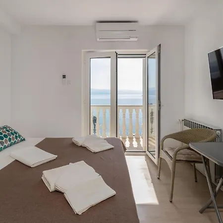 5 Bedroom Stunning In Hébergement de vacances *
