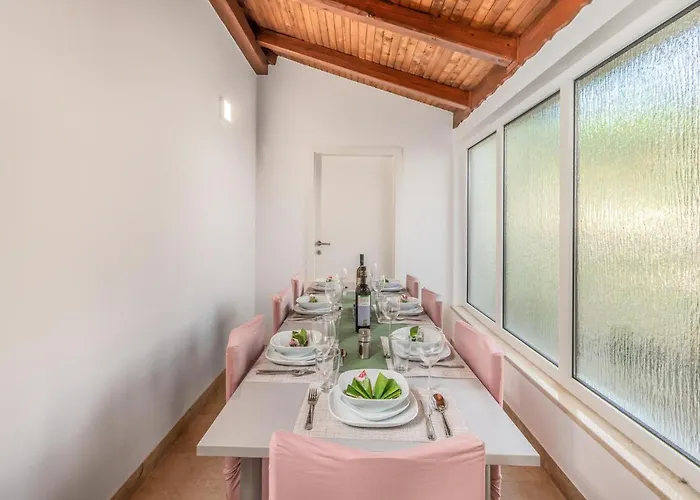 5 Bedroom Stunning In *