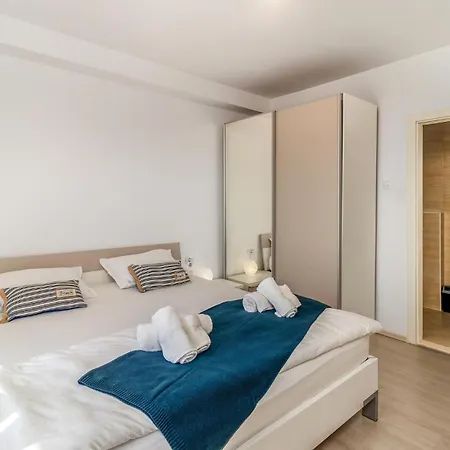 Nyaraló 5 Bedroom Stunning In *