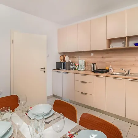 Semesterbostad 5 Bedroom Stunning In