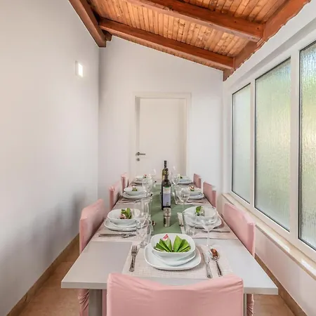 5 Bedroom Stunning In *