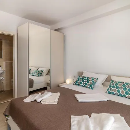 Nyaraló 5 Bedroom Stunning In Ika