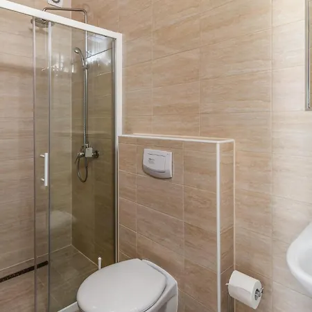 5 Bedroom Stunning In