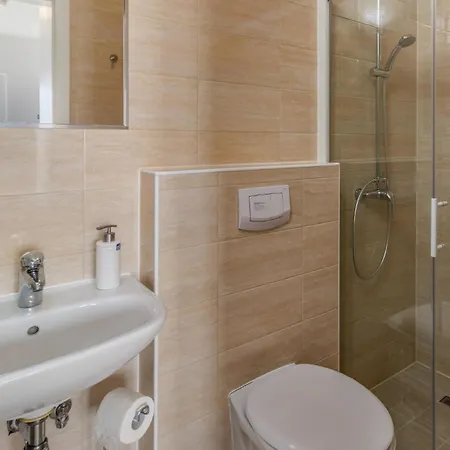 Nyaraló 5 Bedroom Stunning In Ika