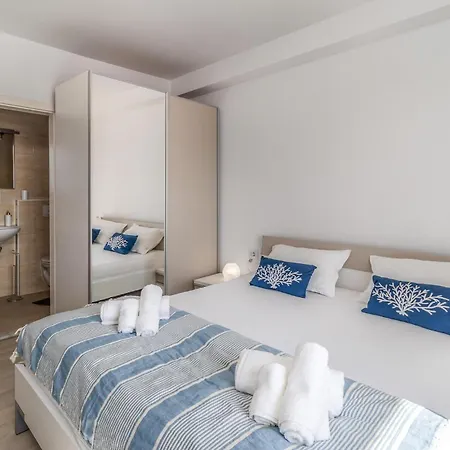 Nyaraló 5 Bedroom Stunning In *