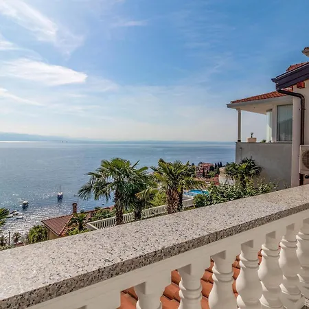 Nyaraló 5 Bedroom Stunning In